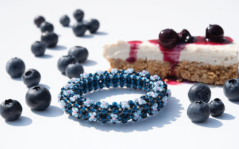 Floris beaded bangle with vegan blu-berry cheesecake