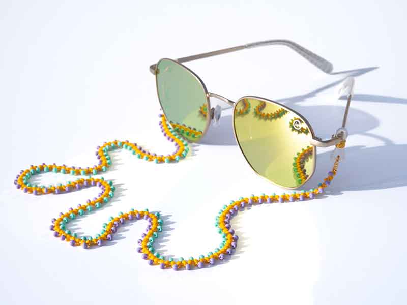 Sunglasses with beaded glasses chain