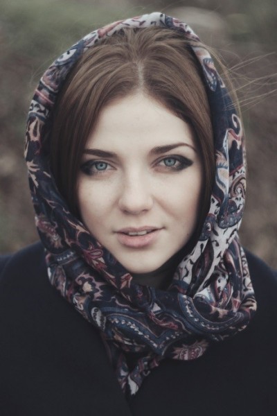 lady wearing head scarf